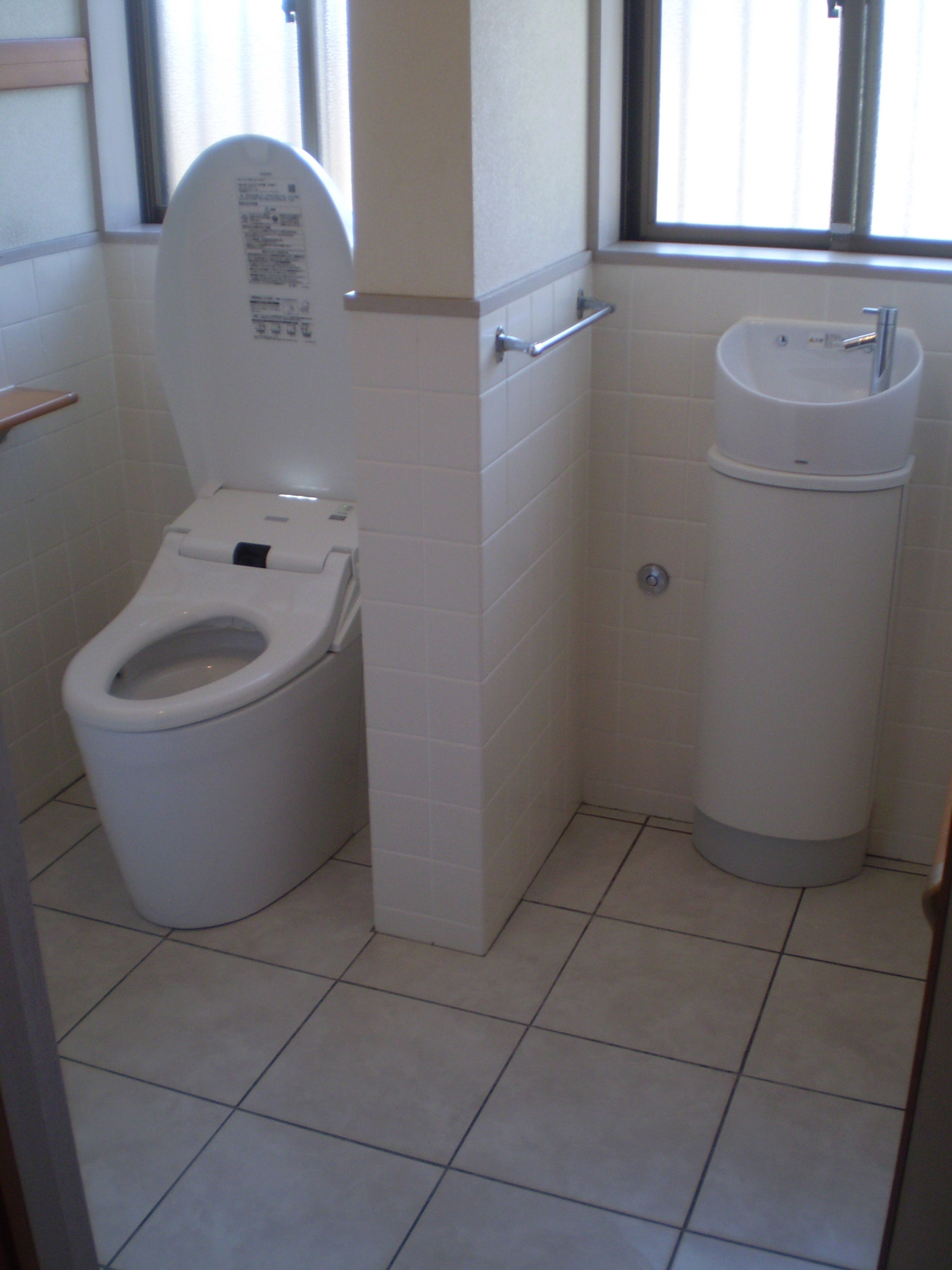 介護保険を使って車いすでも入れるトイレに。 香川県坂出市の高橋産業